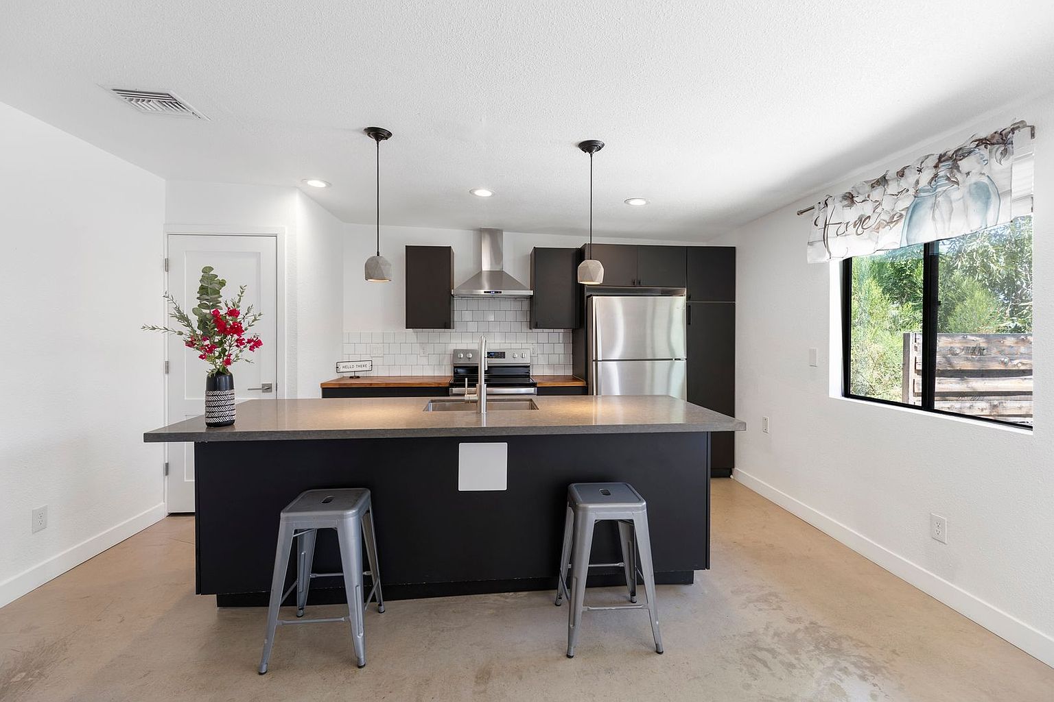 934 W Parkway Blvd Tempe, AZ 85281 photo 5