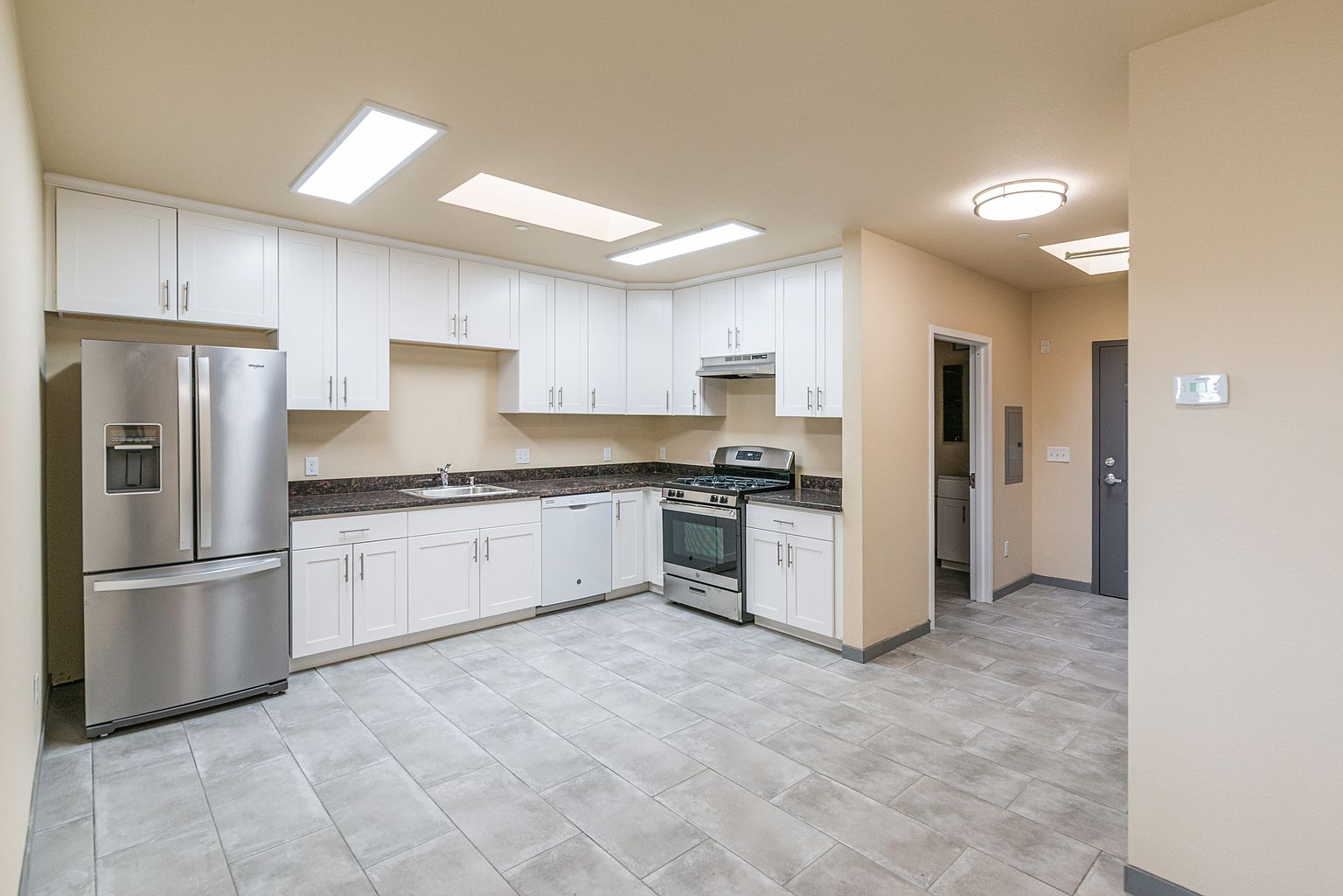 317 Lester Ave photo 2