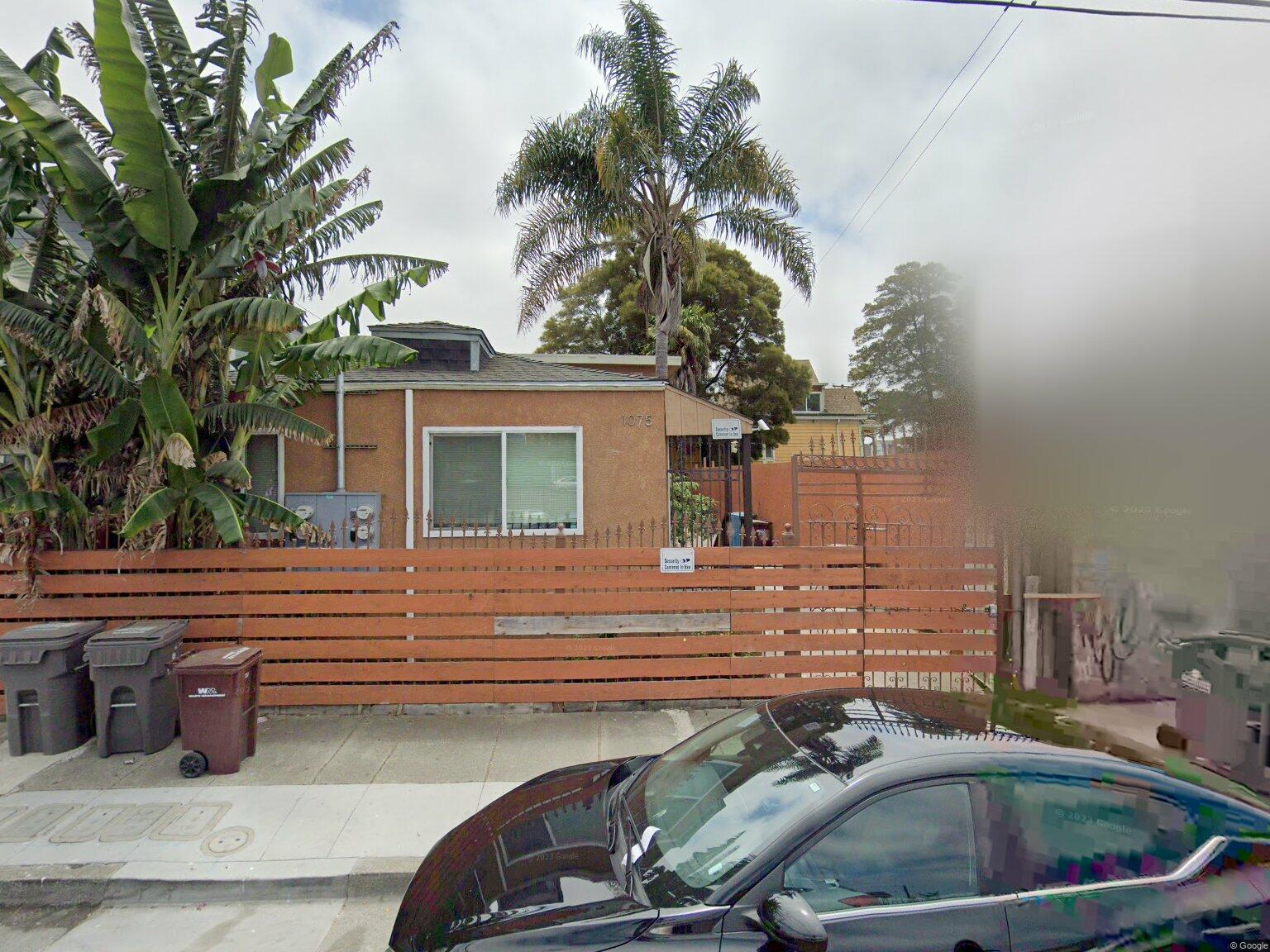 1081 32nd St photo 2