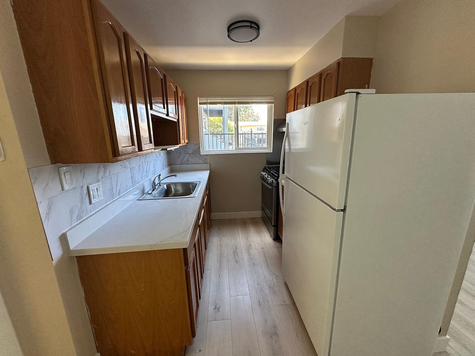 48 Alan Ct photo 3