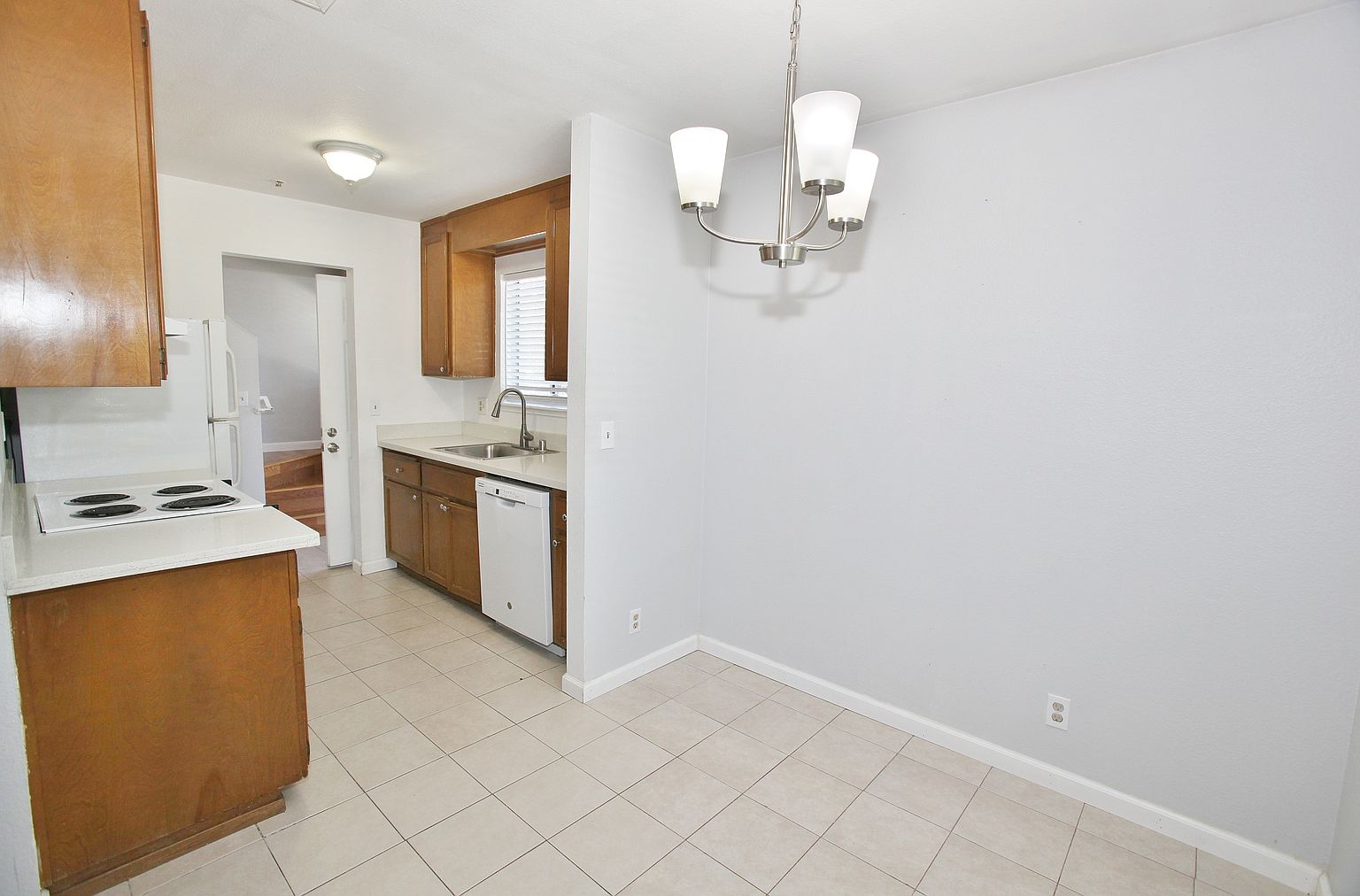 1821 Hill Ave photo 3