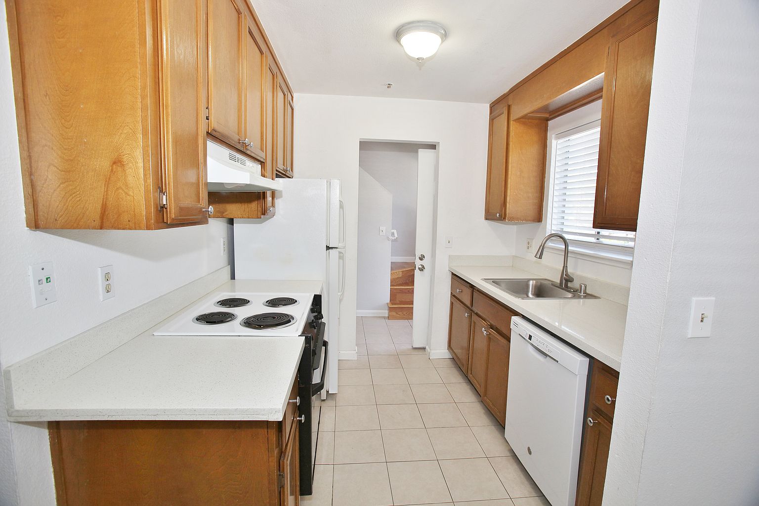 1821 Hill Ave photo 5