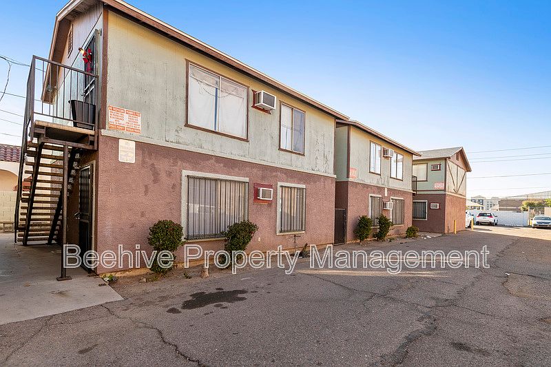 739 E Pierce St photo 2