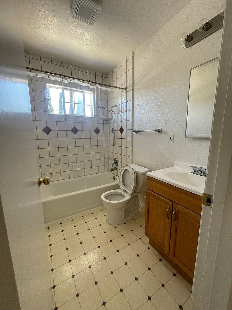 2206 Deborah Dr unit D photo 4