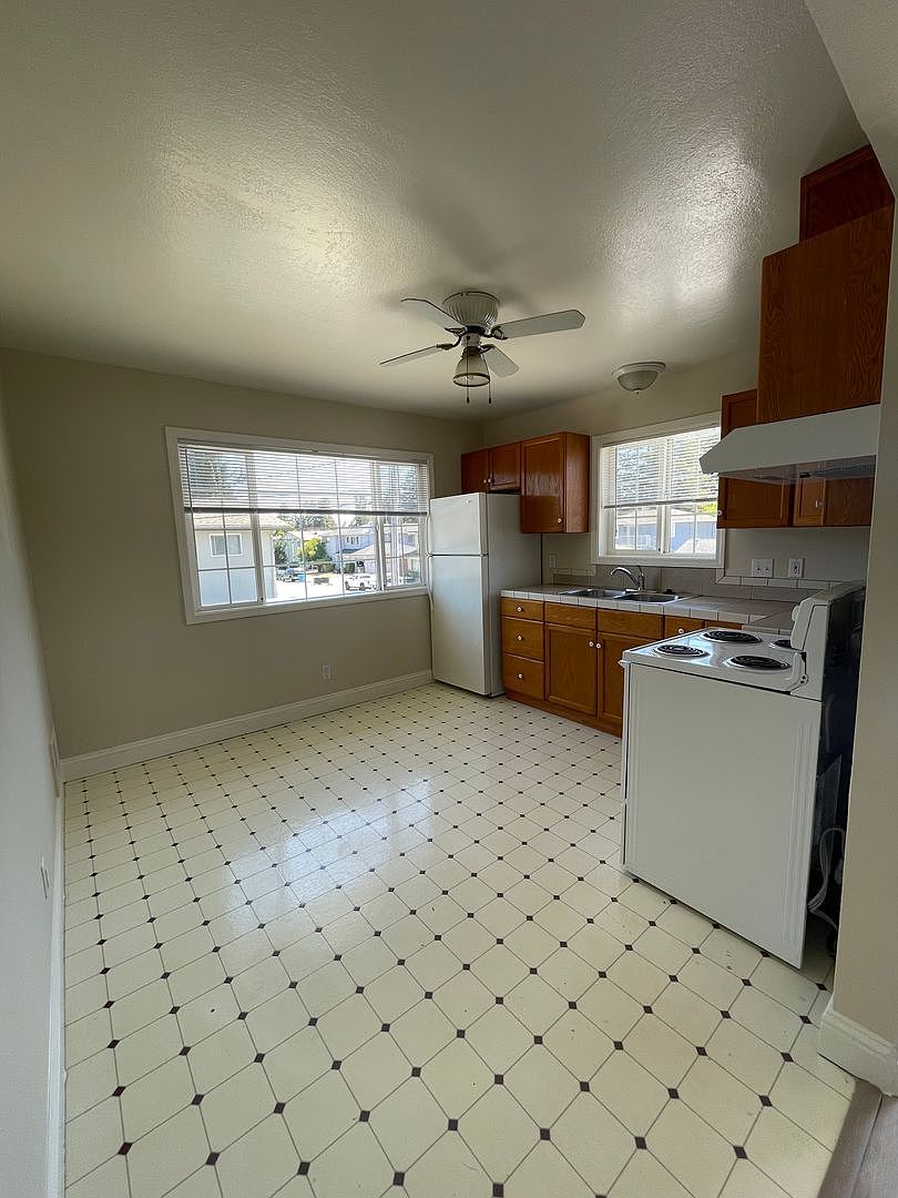 2206 Deborah Dr unit D photo 2
