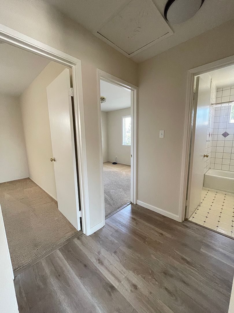 2206 Deborah Dr unit D photo 3