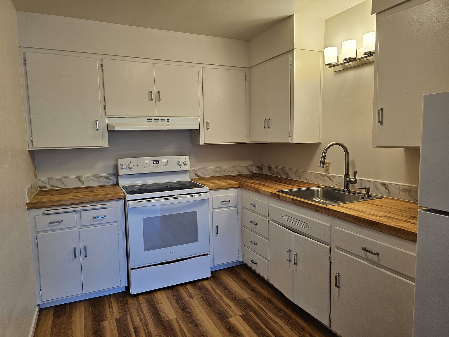 435 Washington St photo 3