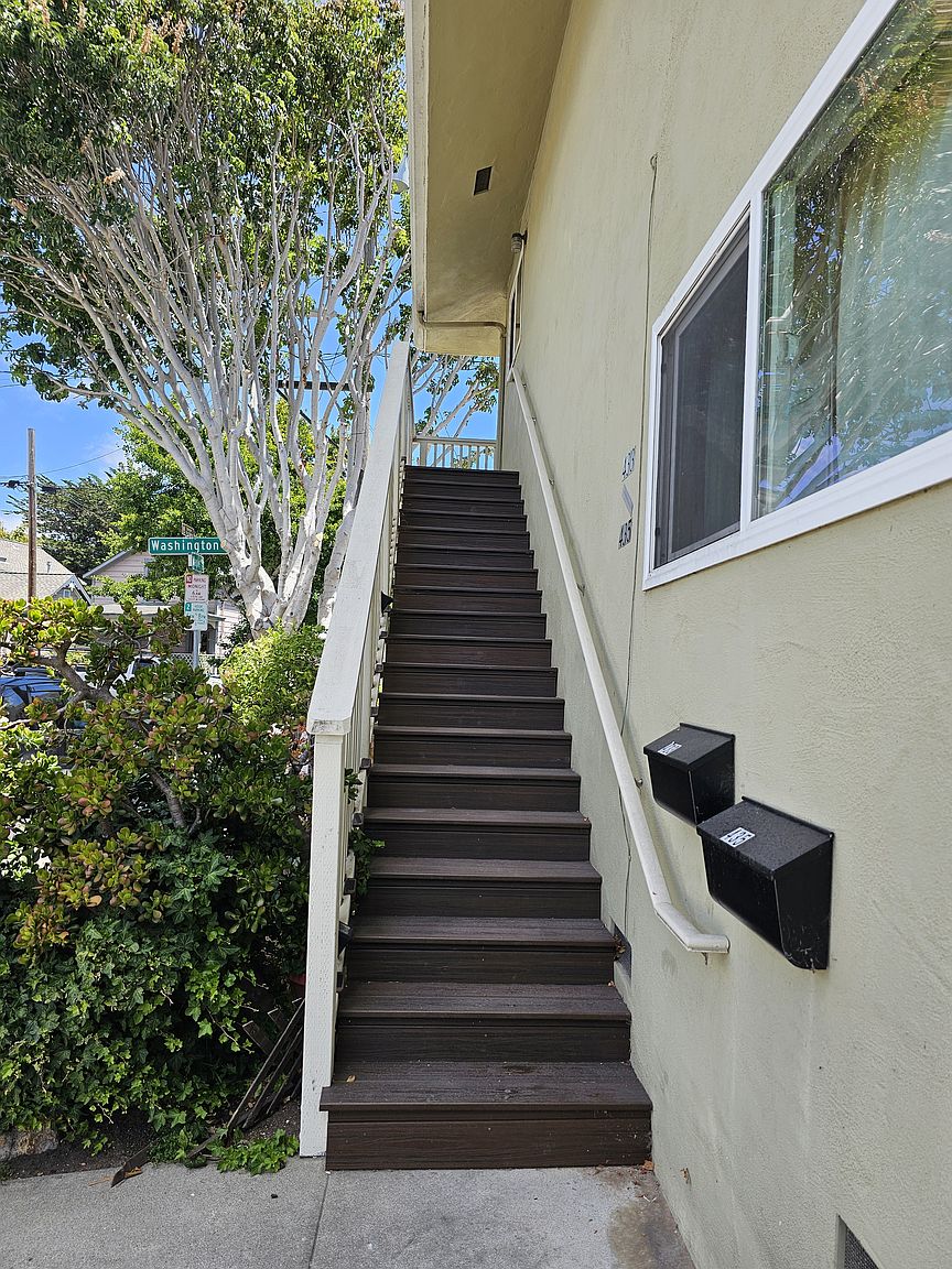435 Washington St photo 2
