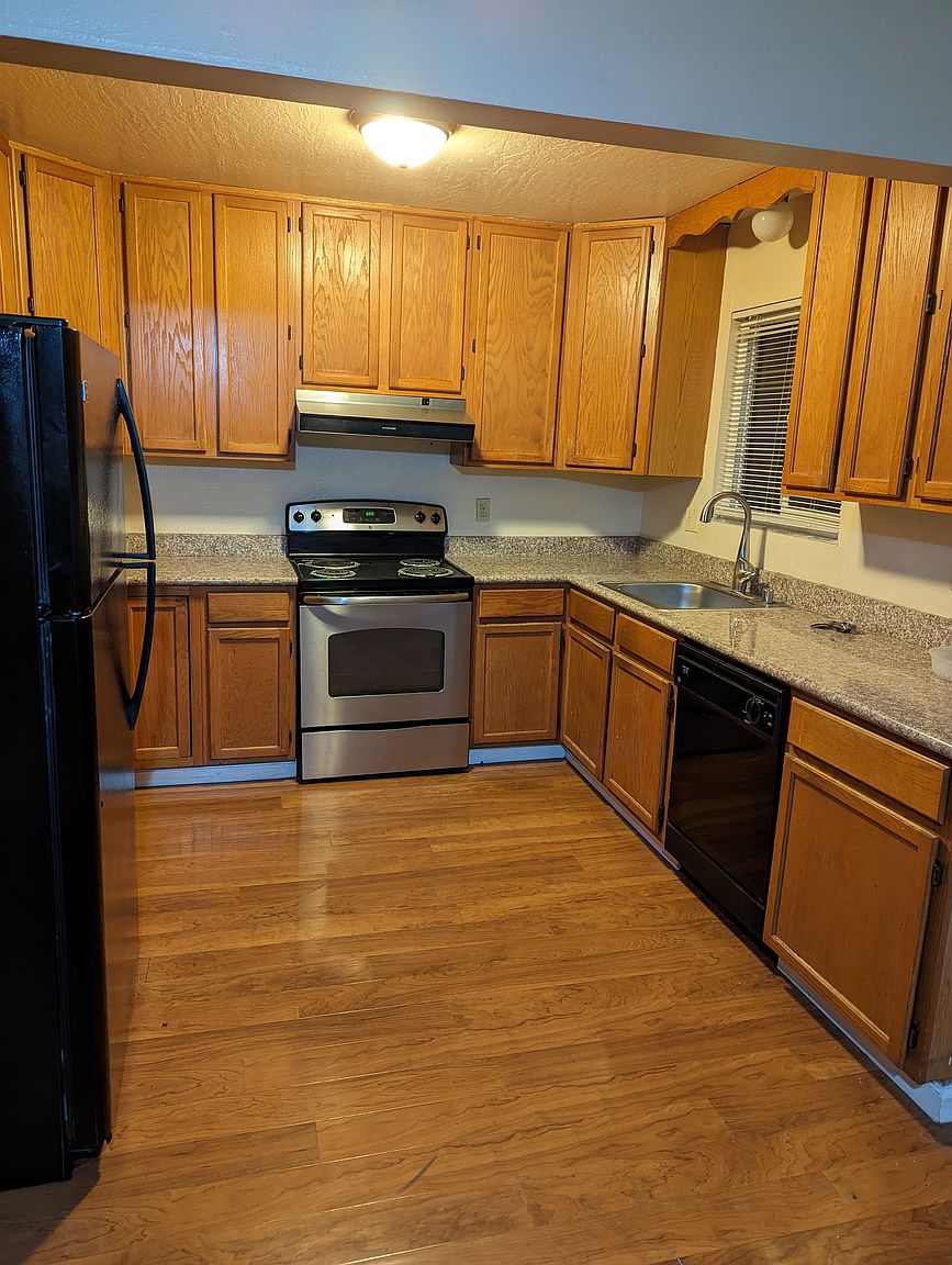 3BR/1BA Apartment on Macarthur Blvd · Oakland photo 2
