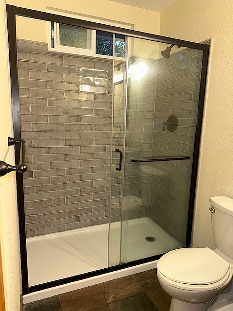 1515 Gladstone Way photo 3