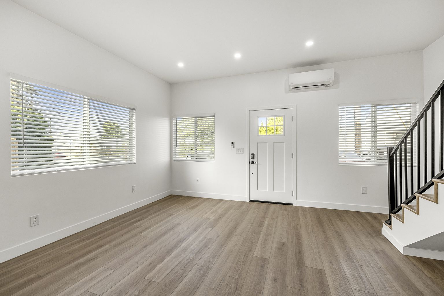 5006 La Dorna St photo 5