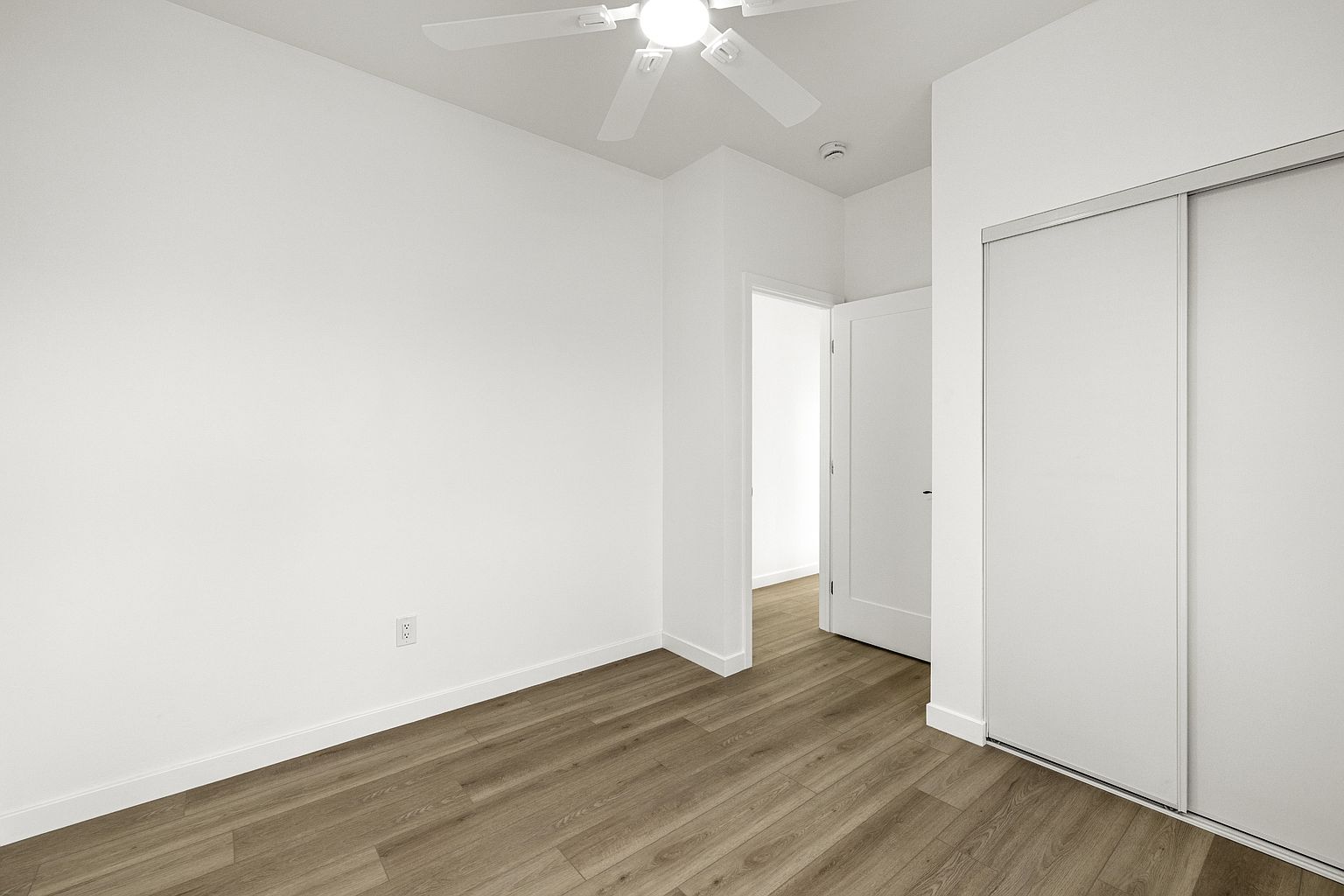 5006 La Dorna St photo 3
