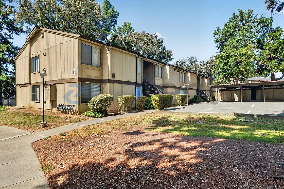 355 Parkview Ter photo 3