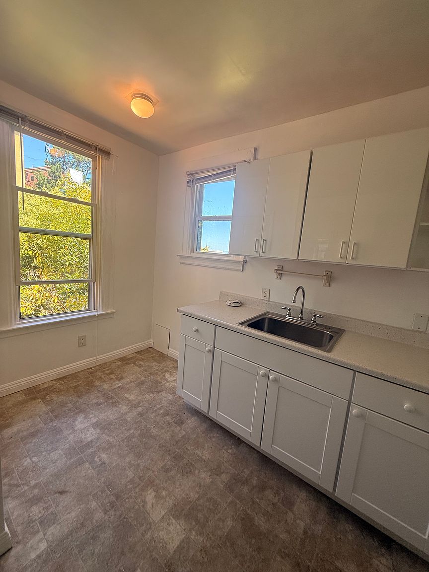 406 Washington Ave photo 4