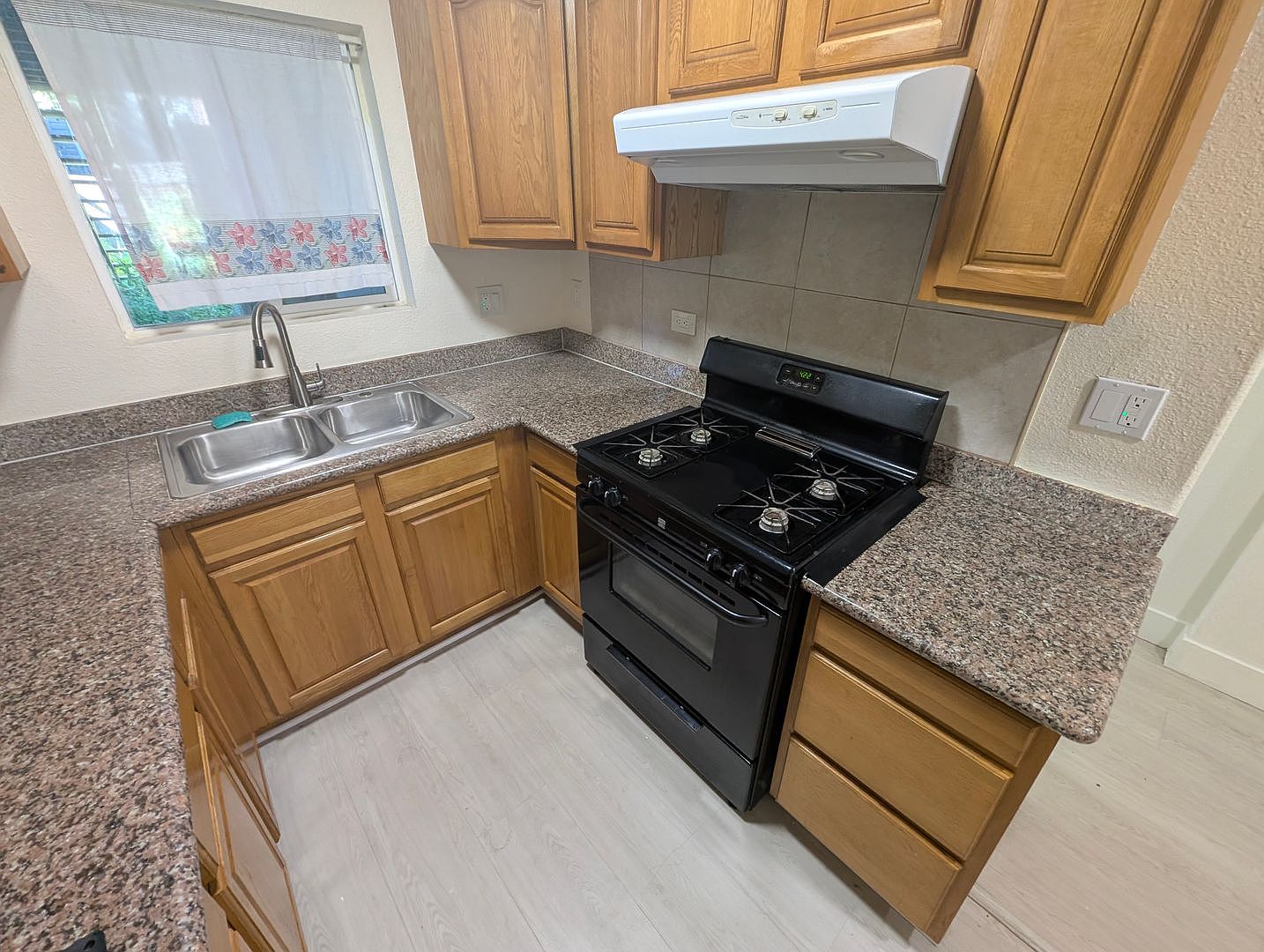 776 20th St unit Unit B photo 5