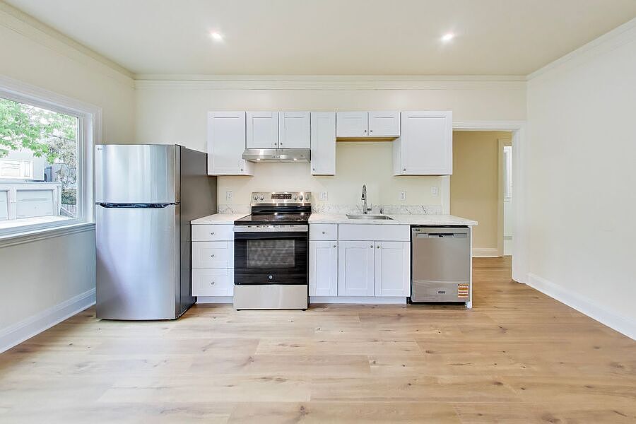 1534 Arch St photo 2
