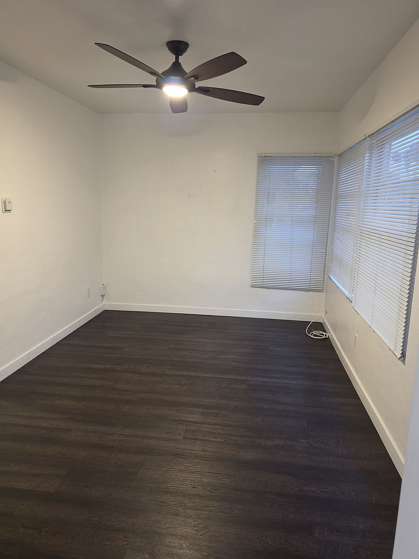 220 Glover Ave photo 2