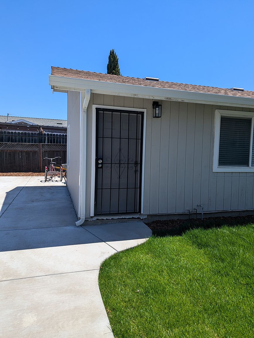 19118 Meekland Ave photo 4