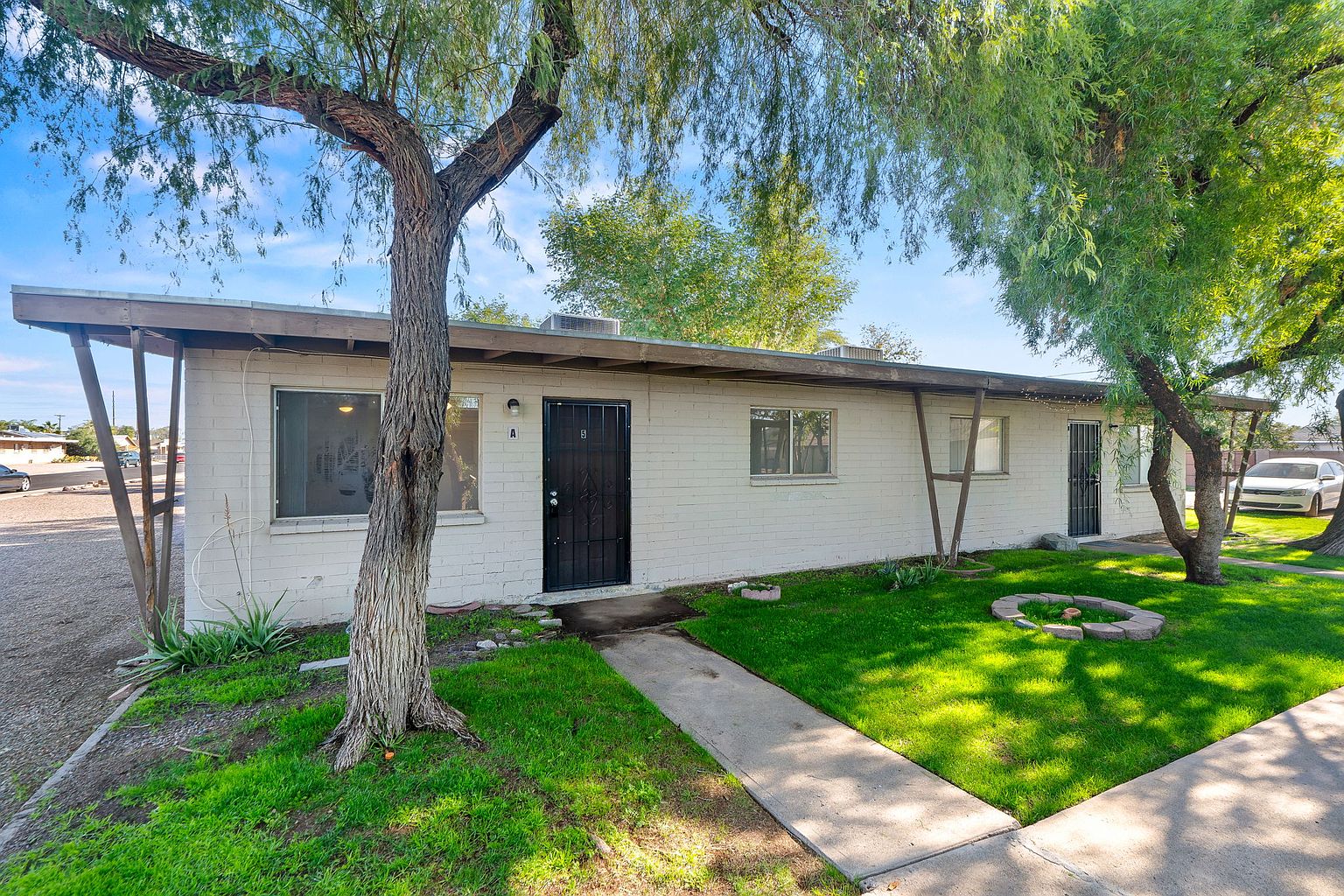 1141 E Harry St photo 3