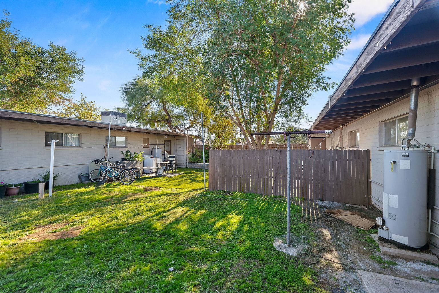 1141 E Harry St photo 4
