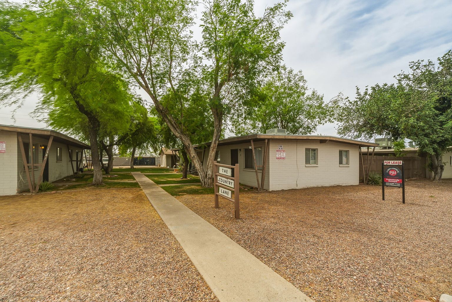 1135 E Harry St photo 2