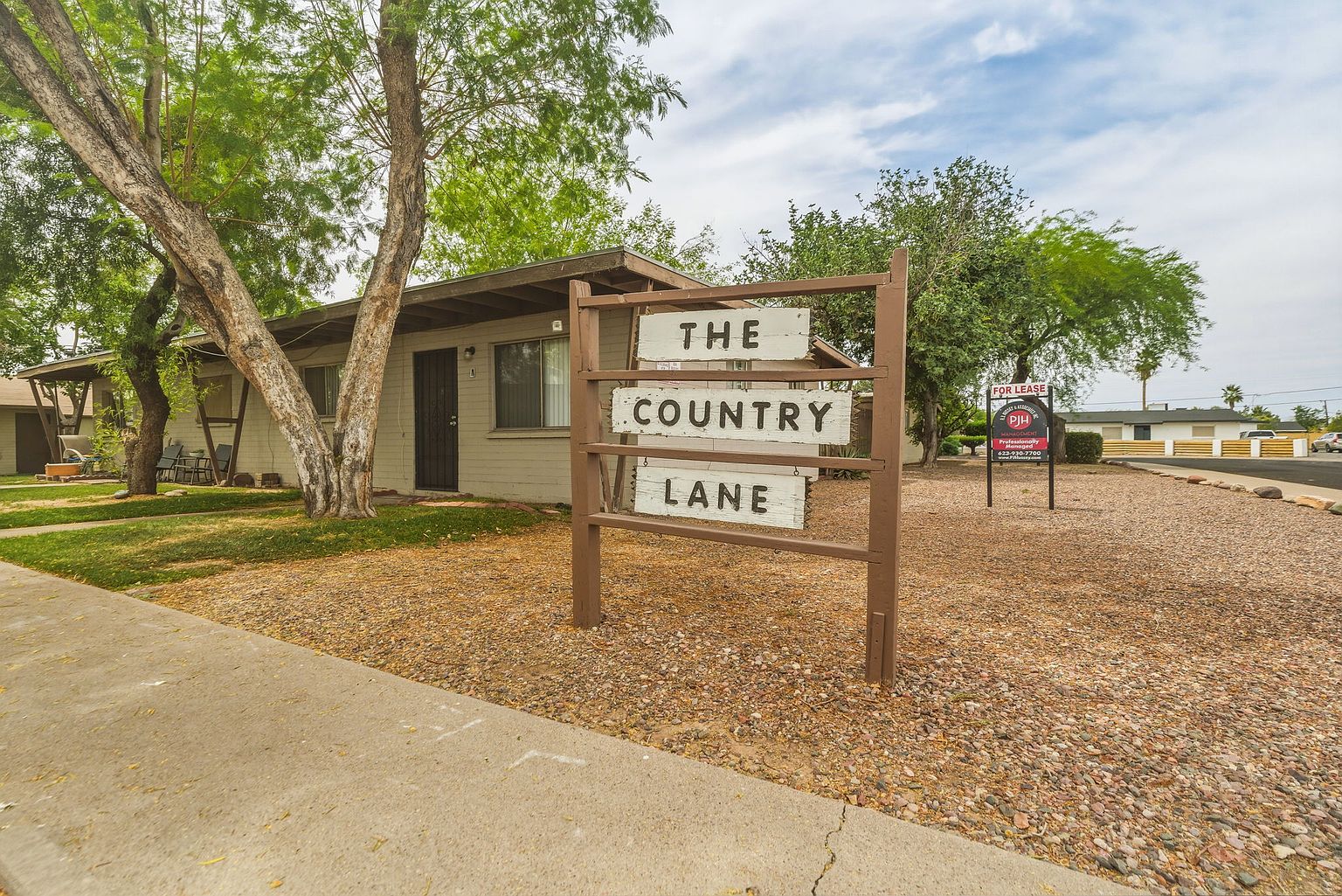 1135 E Harry St photo 3