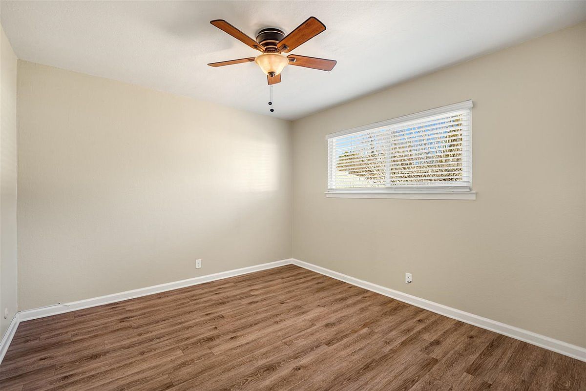 2059 Solano Way photo 3