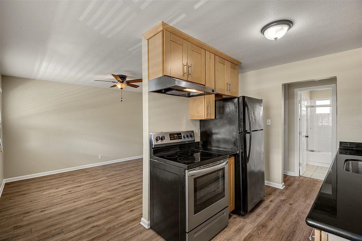 2059 Solano Way photo 2