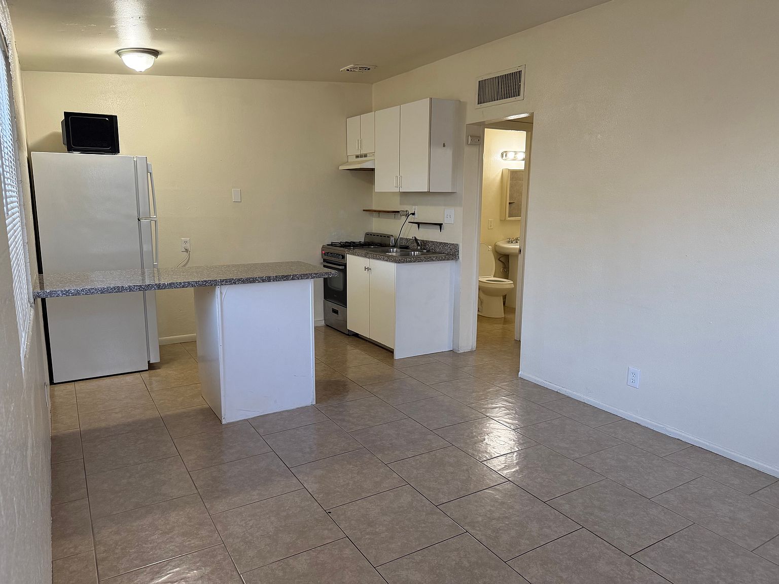 901 S Mariana St photo 3