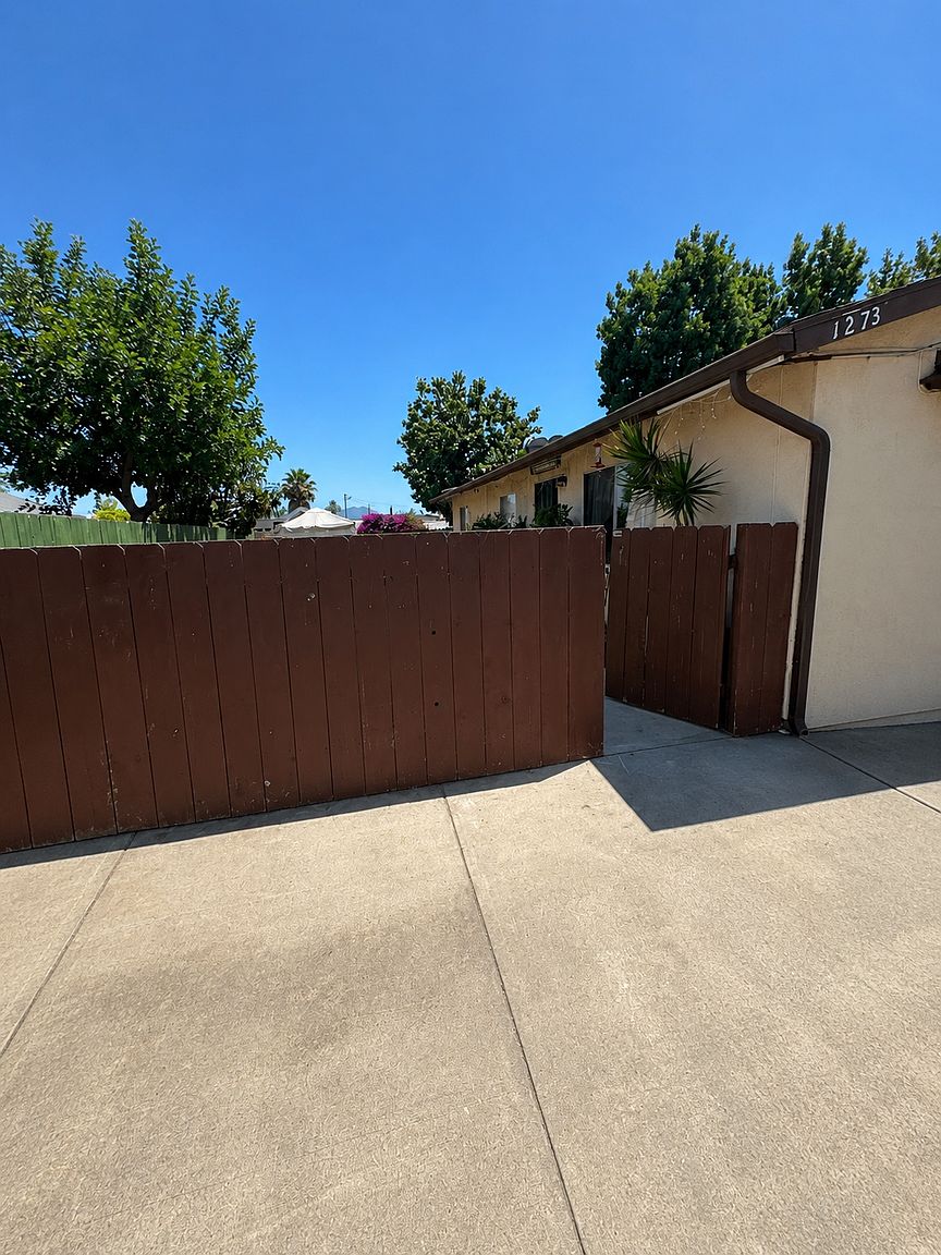 1273 Persimmon Ave photo 3