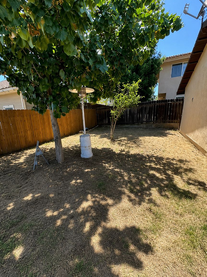 1273 Persimmon Ave photo 2