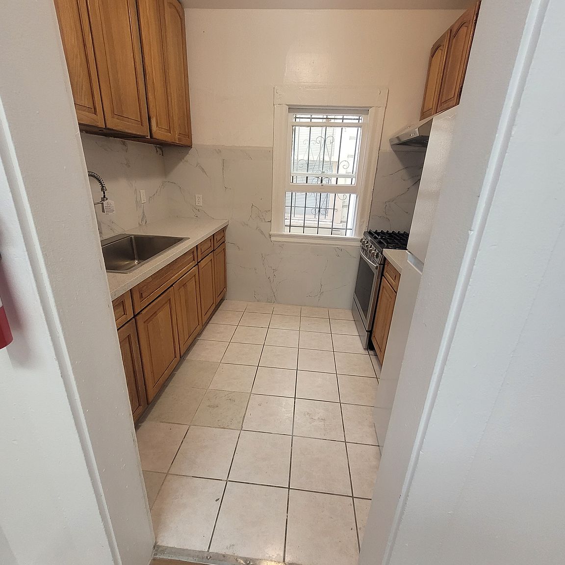 635 10th St Oakland, CA 94607 photo 4