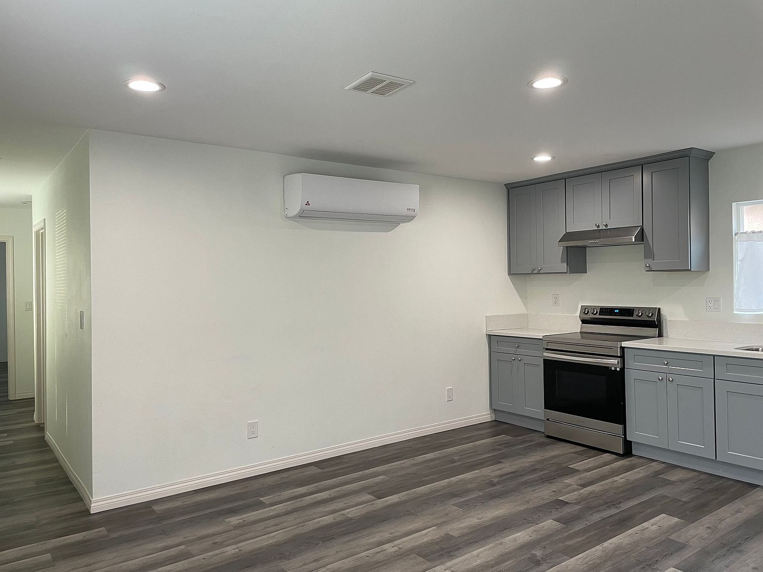 1214 Helix St photo 2