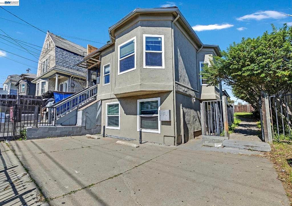 2424 E 24th St Oakland, CA 94601 photo 3