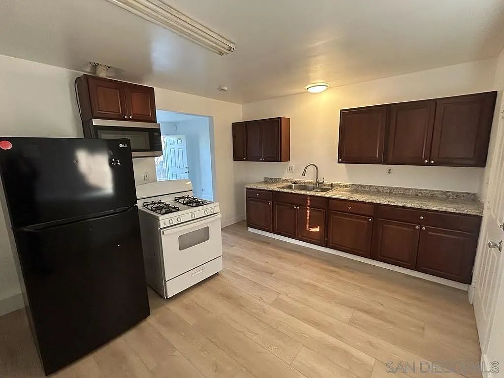 847 E Washington Ave E photo 3
