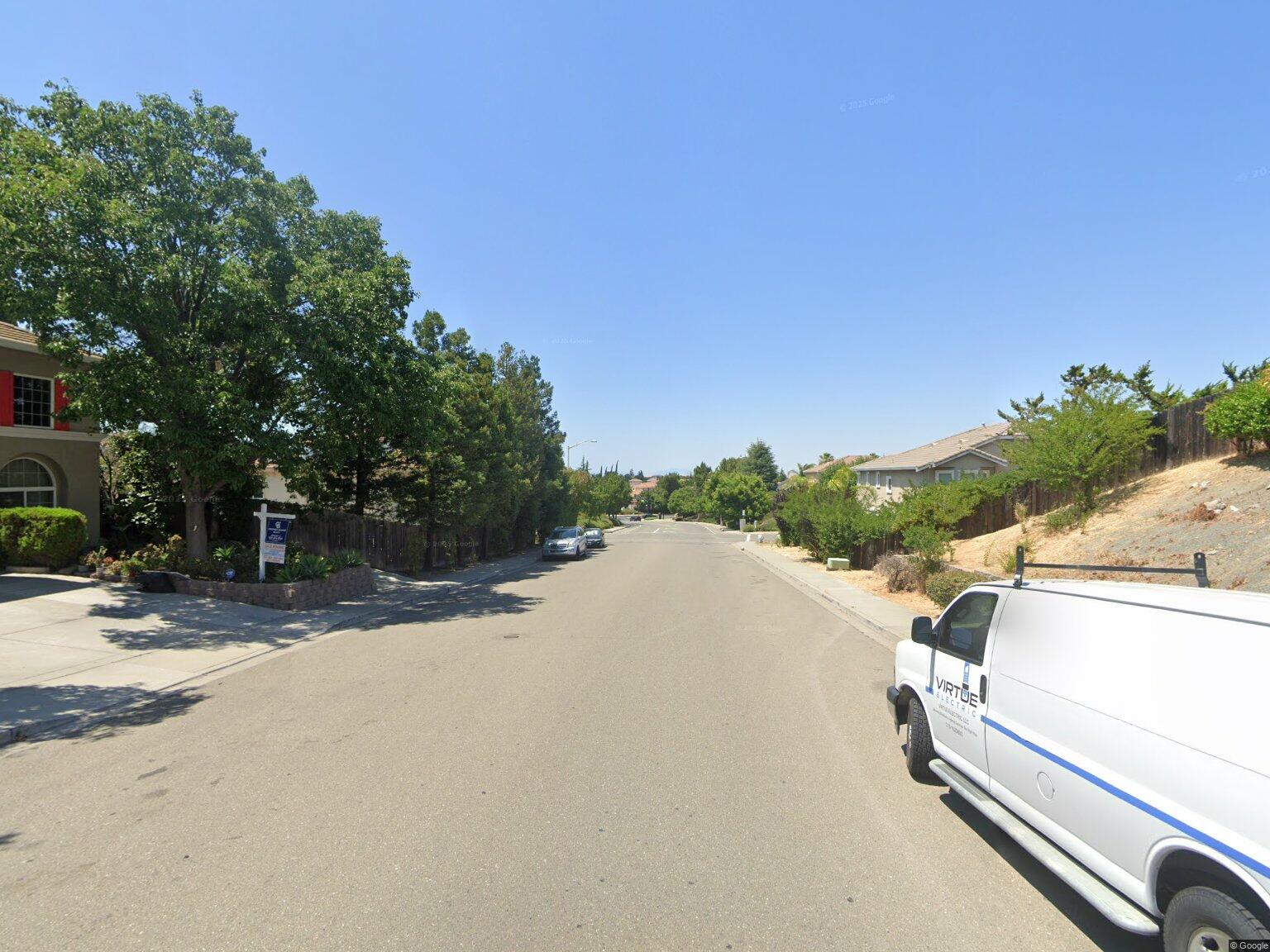 20916 Bluerock Dr photo 2