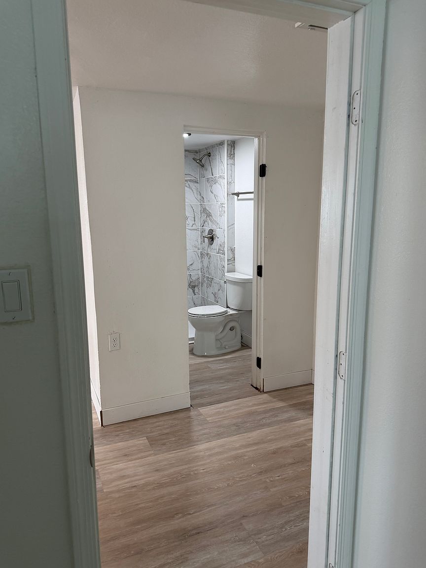 3752 E Polk St photo 2