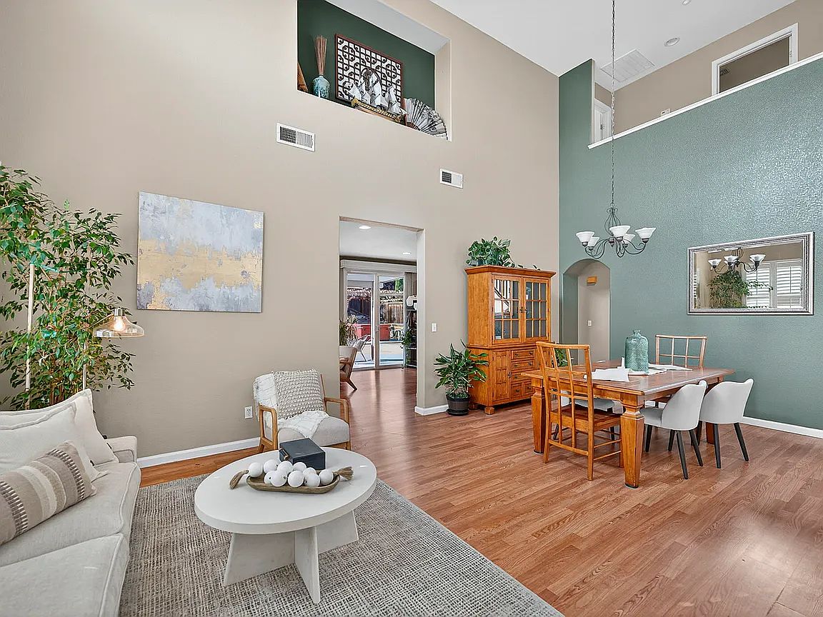 20916 Bluerock Dr photo 3