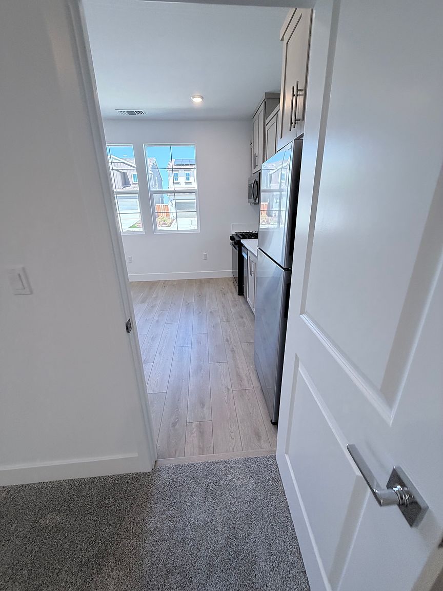 2658 Kester Way photo 5