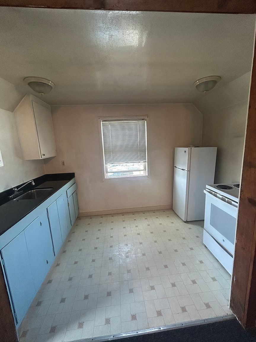 121 Mahogany Dr photo 3