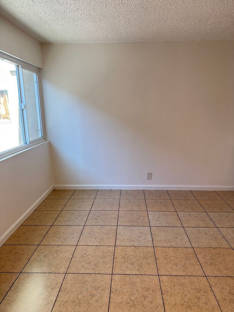 P4343-09 photo 3