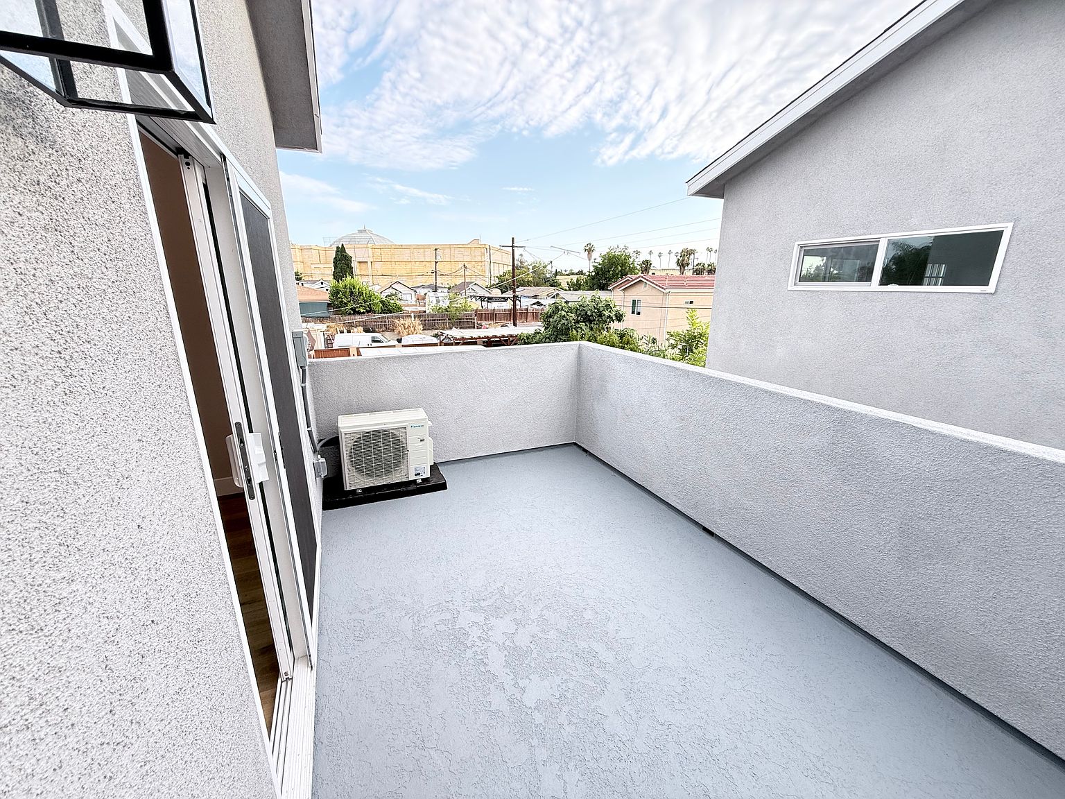 440 Denby St photo 3