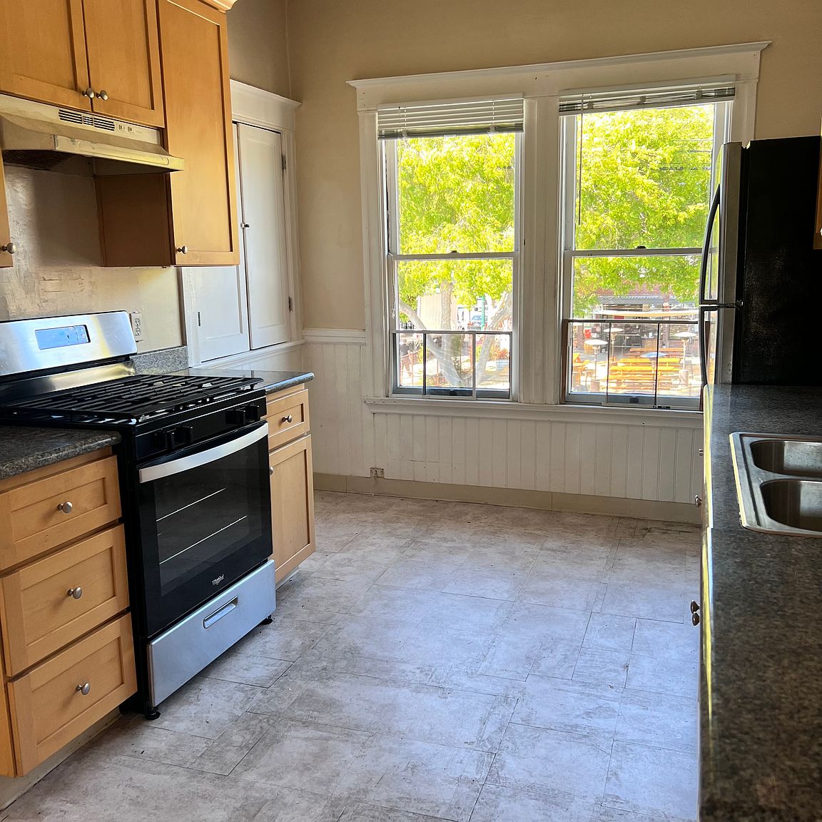 1196 Park Ave photo 2