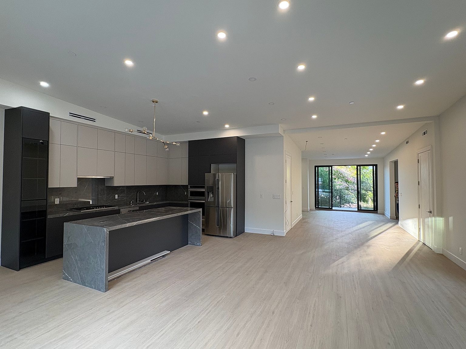 2411 Warren Ln photo 3