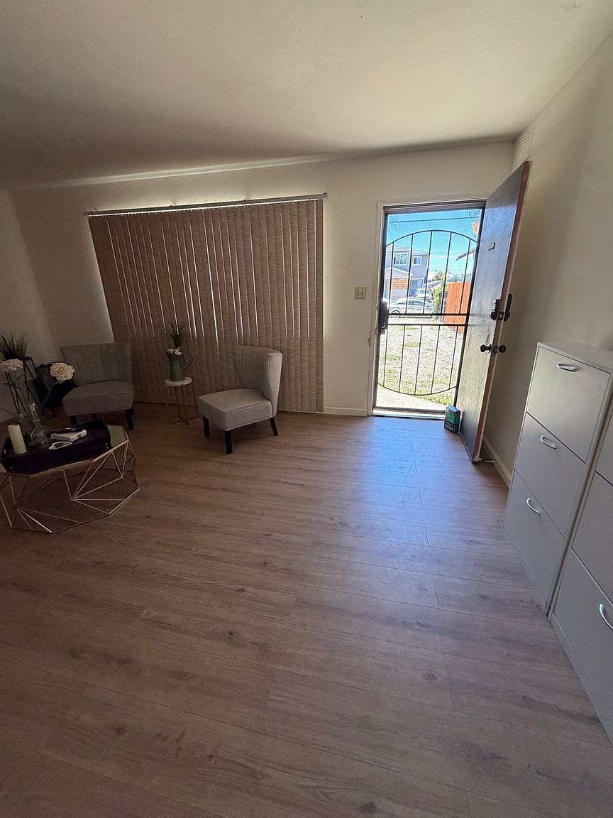 10740 Pippin St photo 3