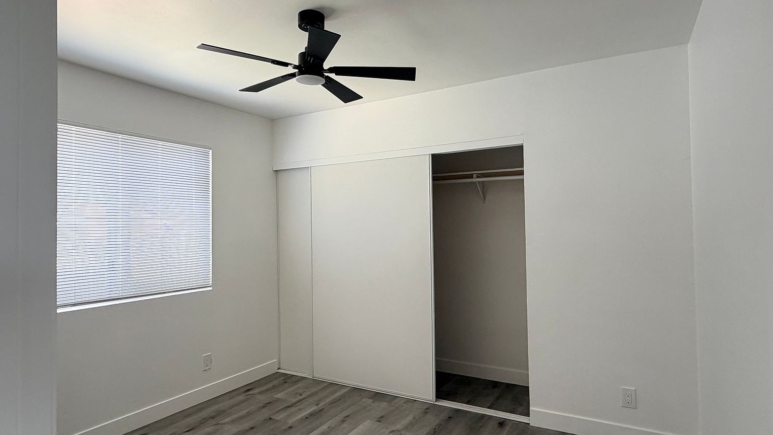 200 E Park Ave photo 5