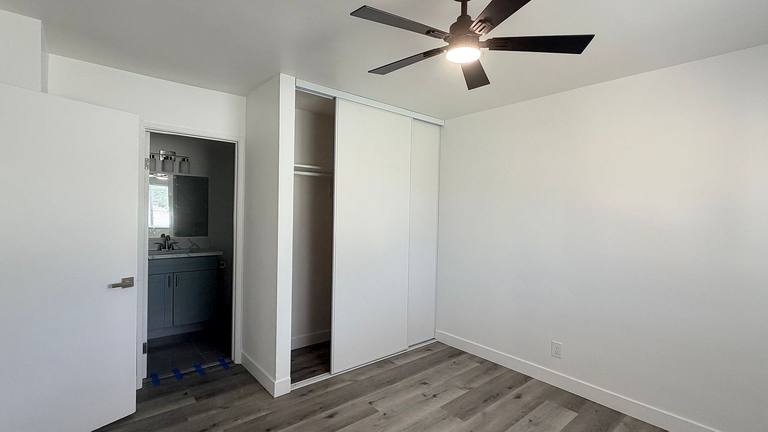 200 E Park Ave photo 3