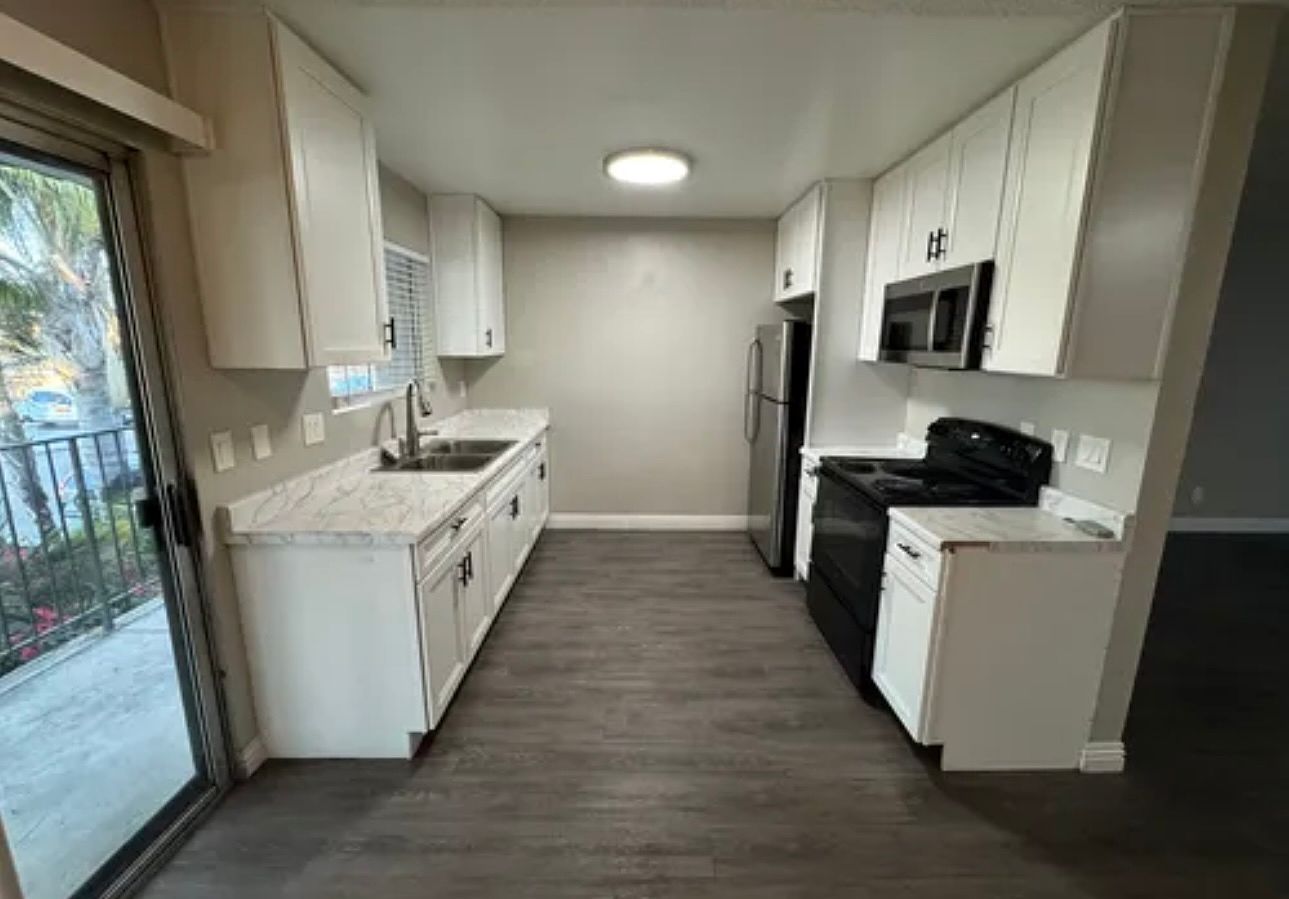 317 Zenith St photo 3