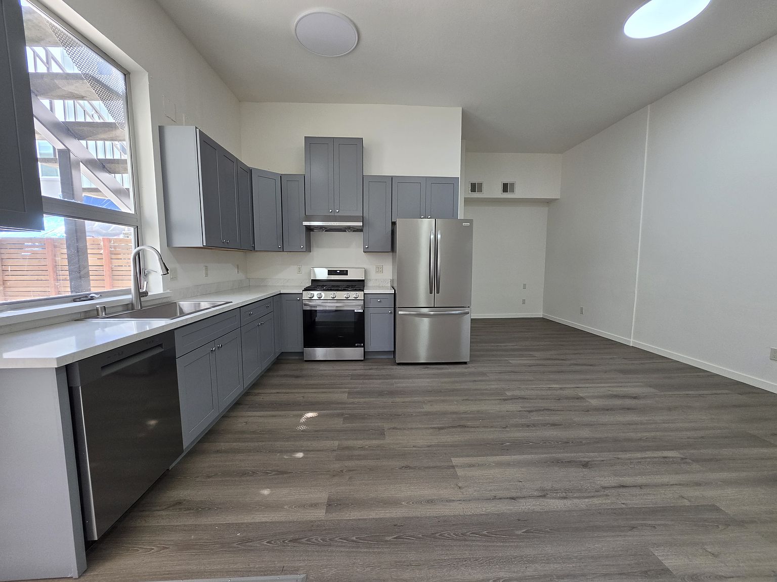 2323 Market St photo 4