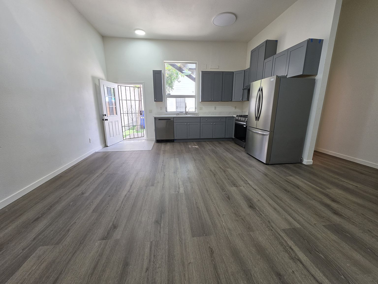 2323 Market St photo 2